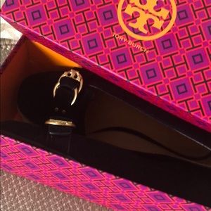Gorgeous Tory Burch shoes size 7 1/2 never worn !